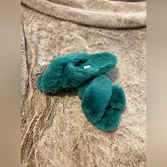 Slippers - Picture 3 of 6